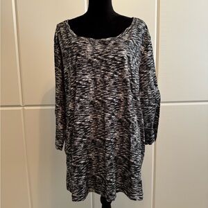 CLEARANCE SALE! 
3/4 length sleeve scoop neck tee shirt